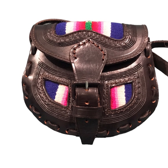 vintage leather black crossbody bag / Adjustable Strap - Picture 8 of 11